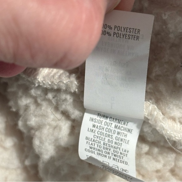 AIRIE Sz L Cozy Cream Sherpa Pullover With Snap Closure Funnel Neck Long Sleeves - Picture 9 of 9